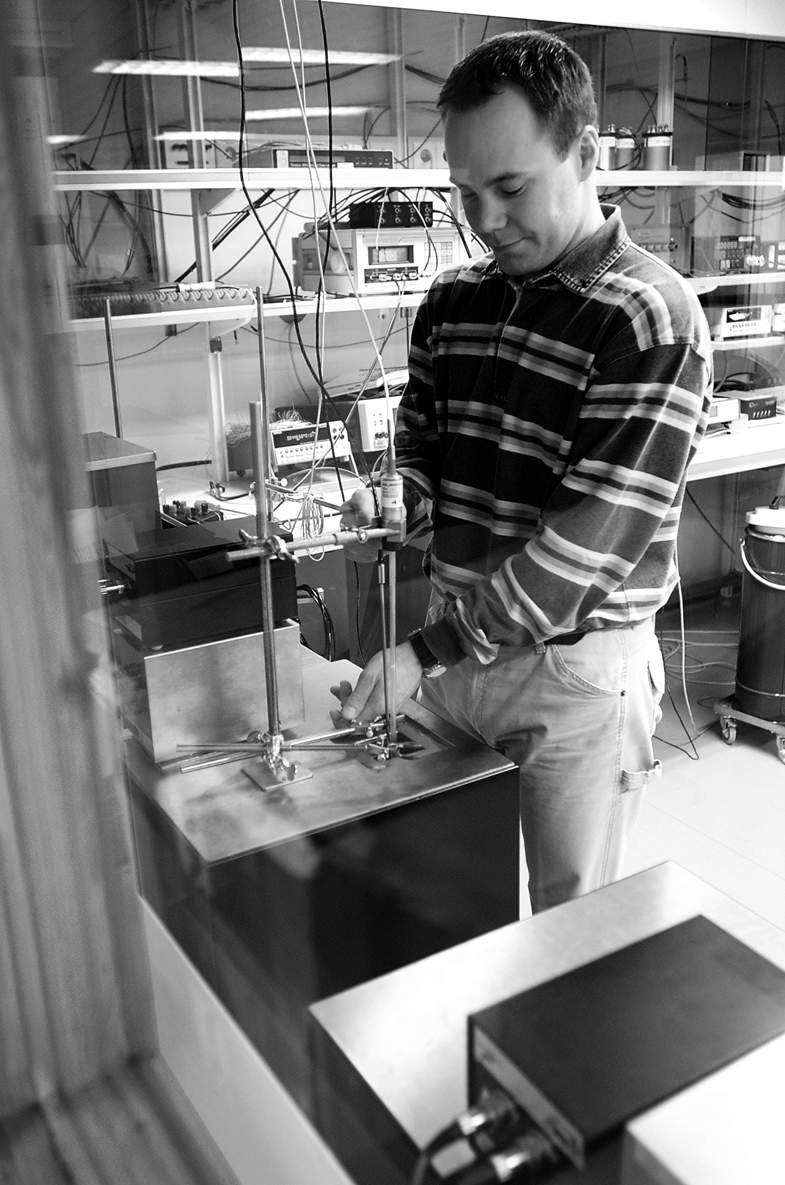 Pentronics laboratorium ackrediterades redan 1988. Det var landets första laboratorium utanför SP som realiserade delar av temperaturskalan med egna fixpunkter. Laboratoriet utvecklas kontinuerligt genom att uppfylla nya kundkrav.