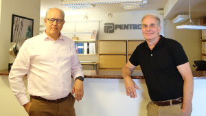 Bild på Pentronics nya och tidigare ekonomichefer
